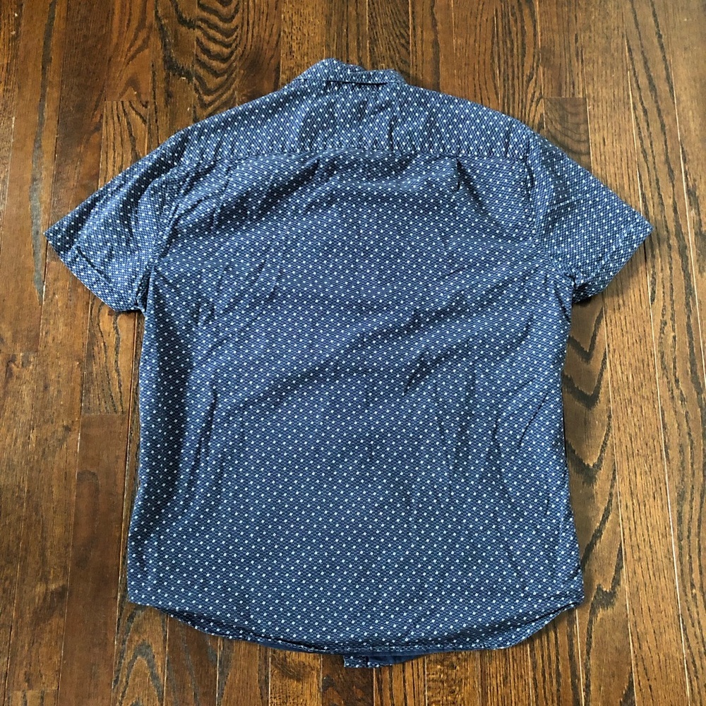 J. Crew Men’s M Navy Blue w/Geo White Design Short-Sleeved Button-Down Shirt EUC - Picture 8 of 9